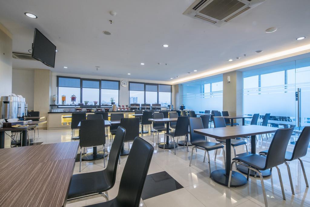 Hotel 88 Grogol Jakarta By Wh Екстериор снимка