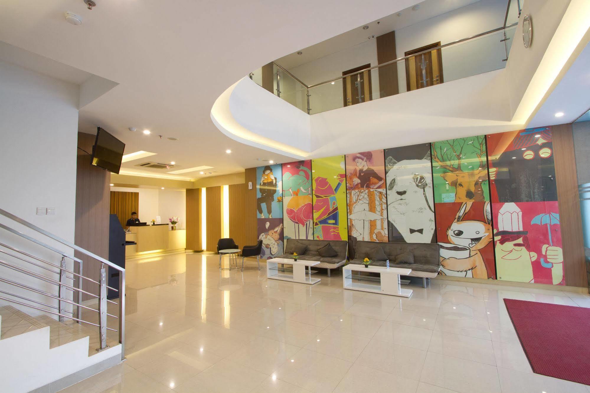Hotel 88 Grogol Jakarta By Wh Екстериор снимка